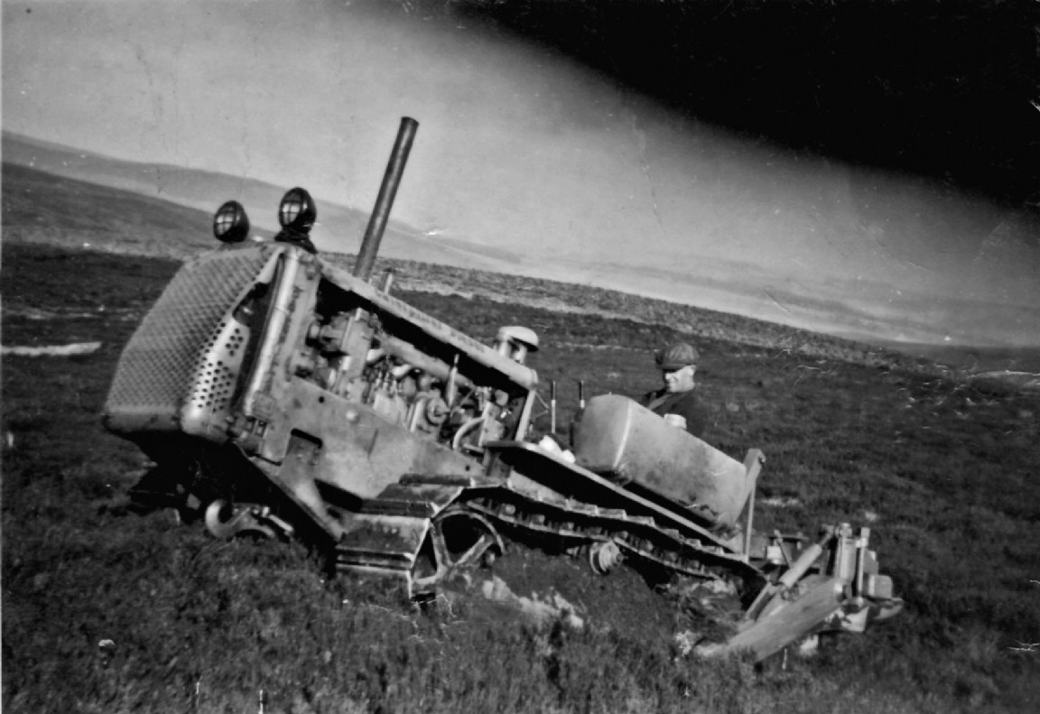 Jock Brodie on D4 caterpillar