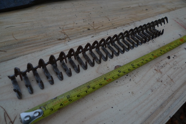 Joining clip for driving belts