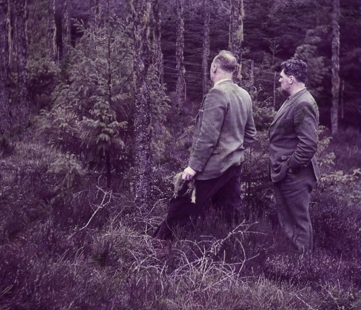 Two men under EL, Drumtochty
