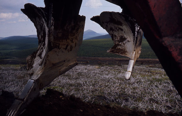 Twin furrow ploughing Clashindarroch