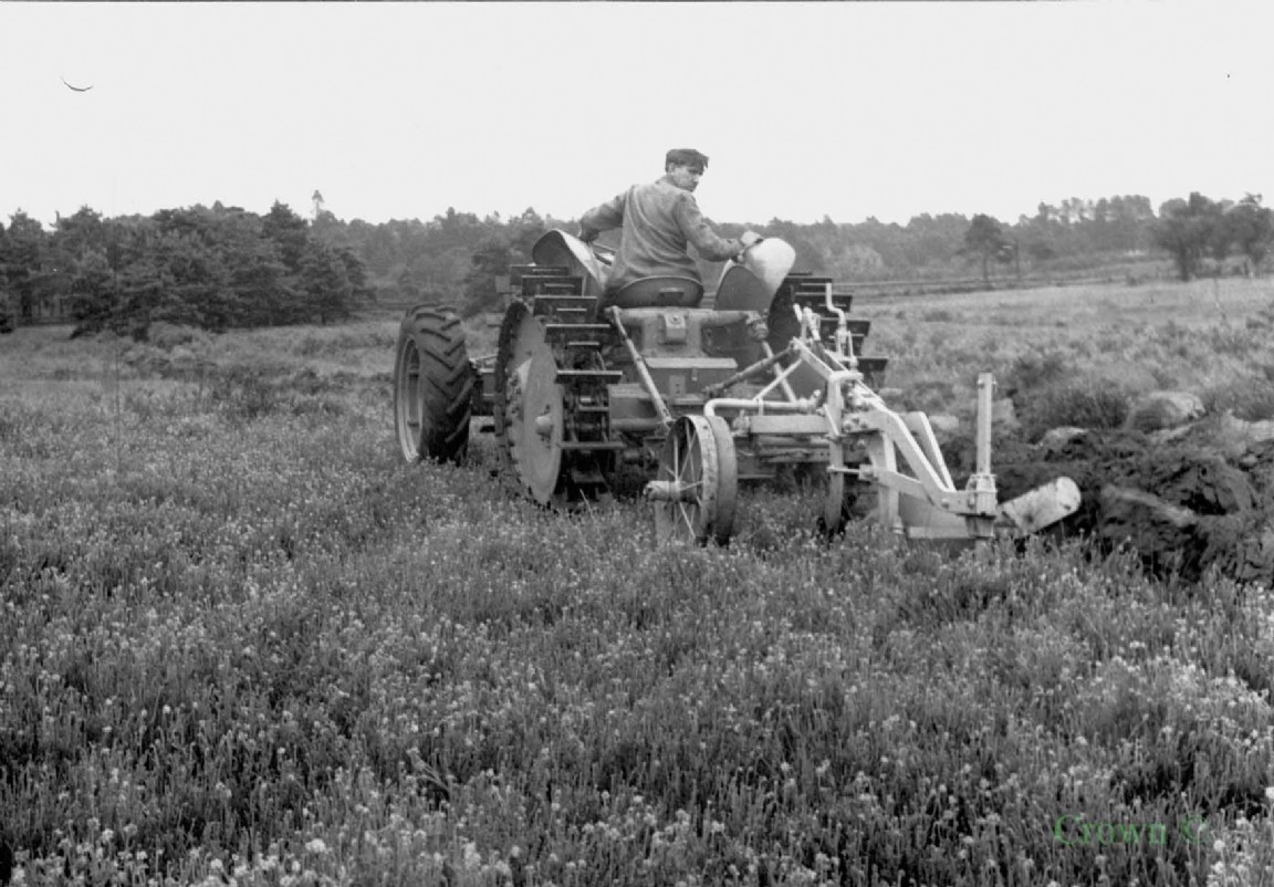 Fordson Roadless tractor ploughing at Ascot
