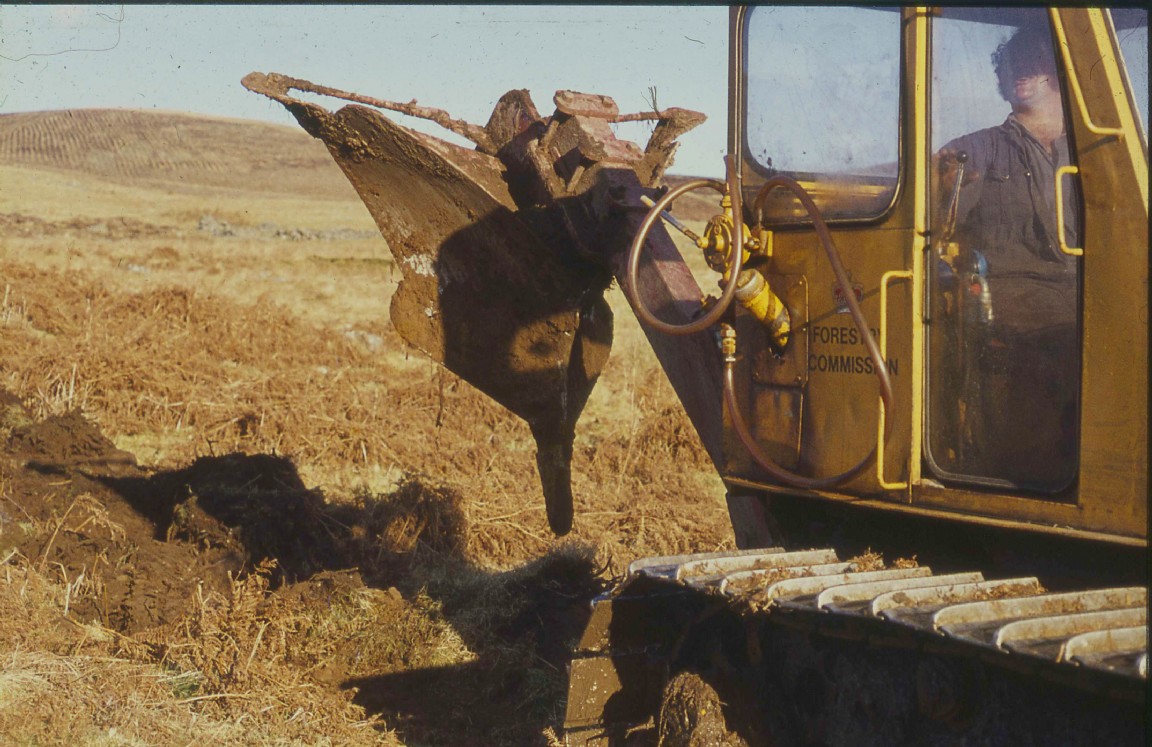 Unknown Mounted tine Plough