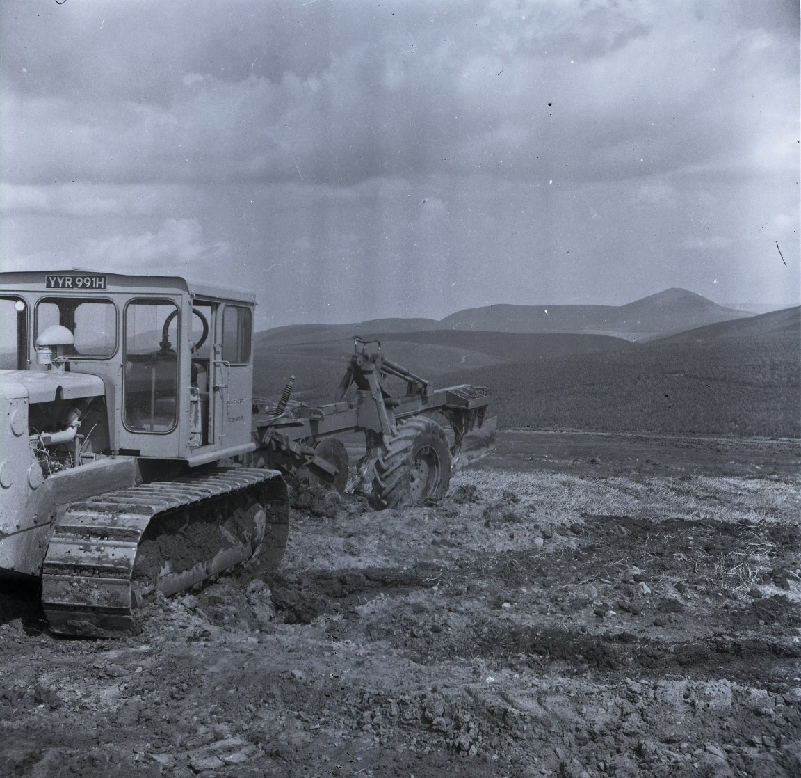 Twin furrow ploughing Clashindarroch