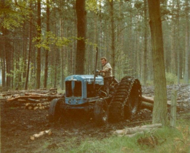 Fordson Major halftrack &mdash; Lour Estate