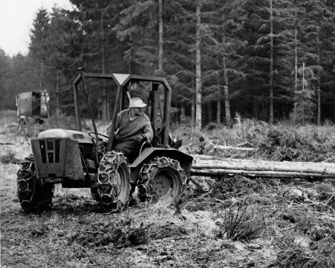 Holder Tractor skidding &mdash; Unknown Location