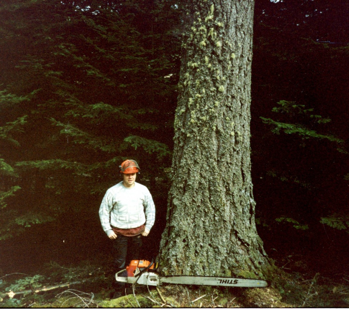 Bruce Douglas and 'Discovery' masts