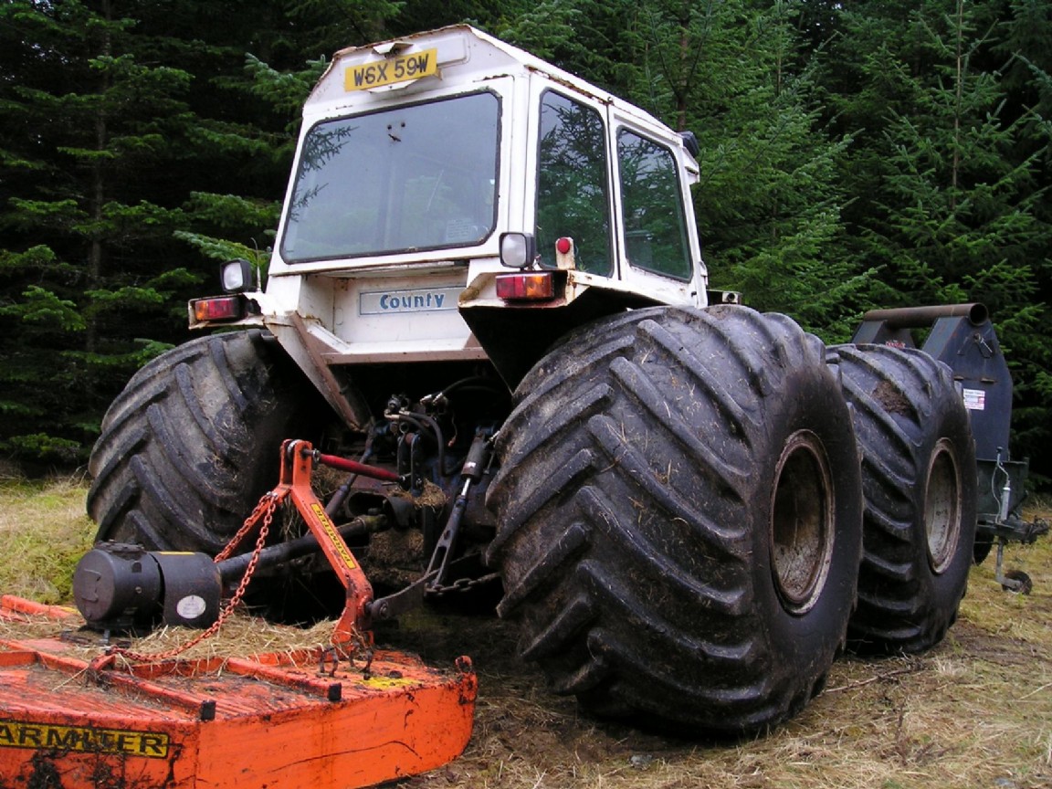 Ford County with flotation tyres &mdash; W6X59W