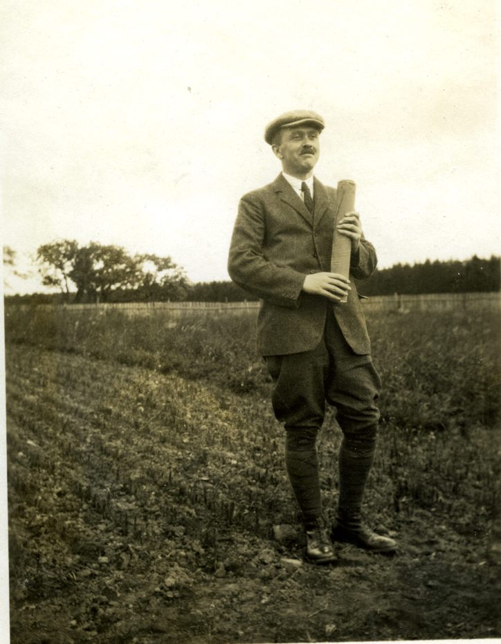 District Officer Mr Mackay 