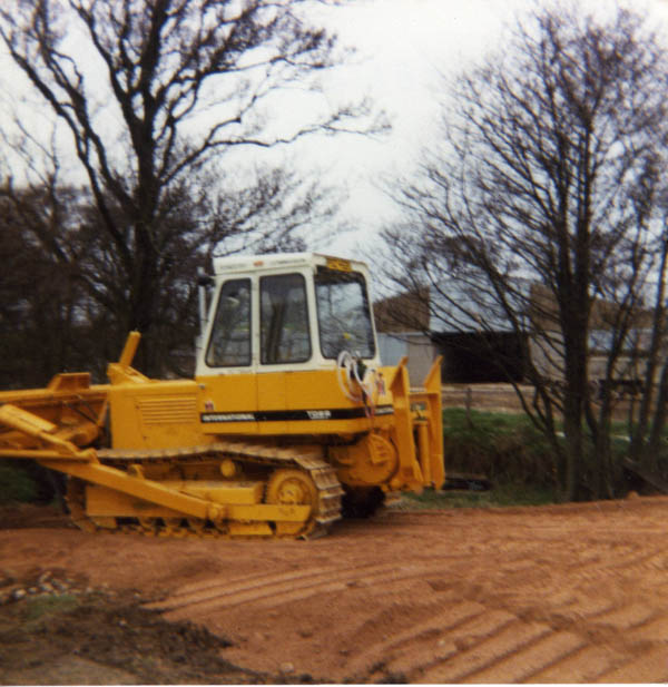 Iternational 125 tracked dozer about 1984