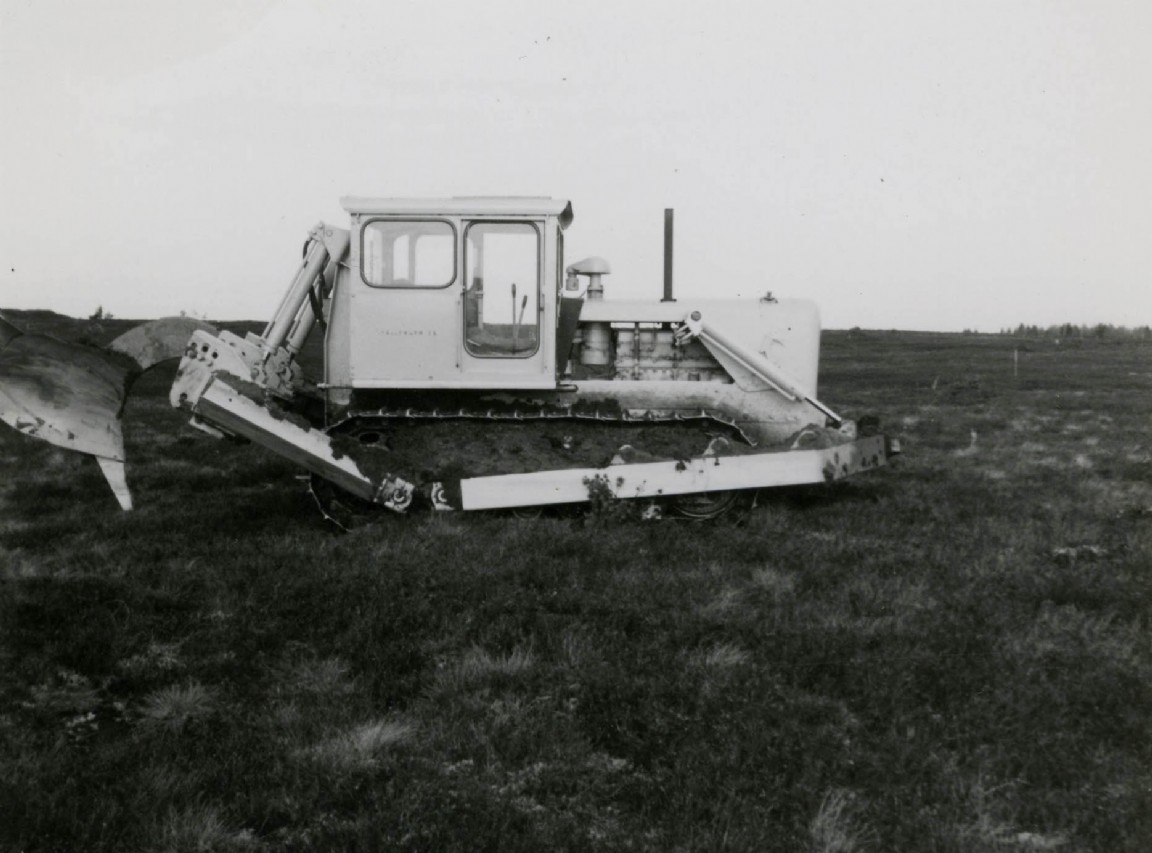 Challenger 33 heavy plough Tractor 