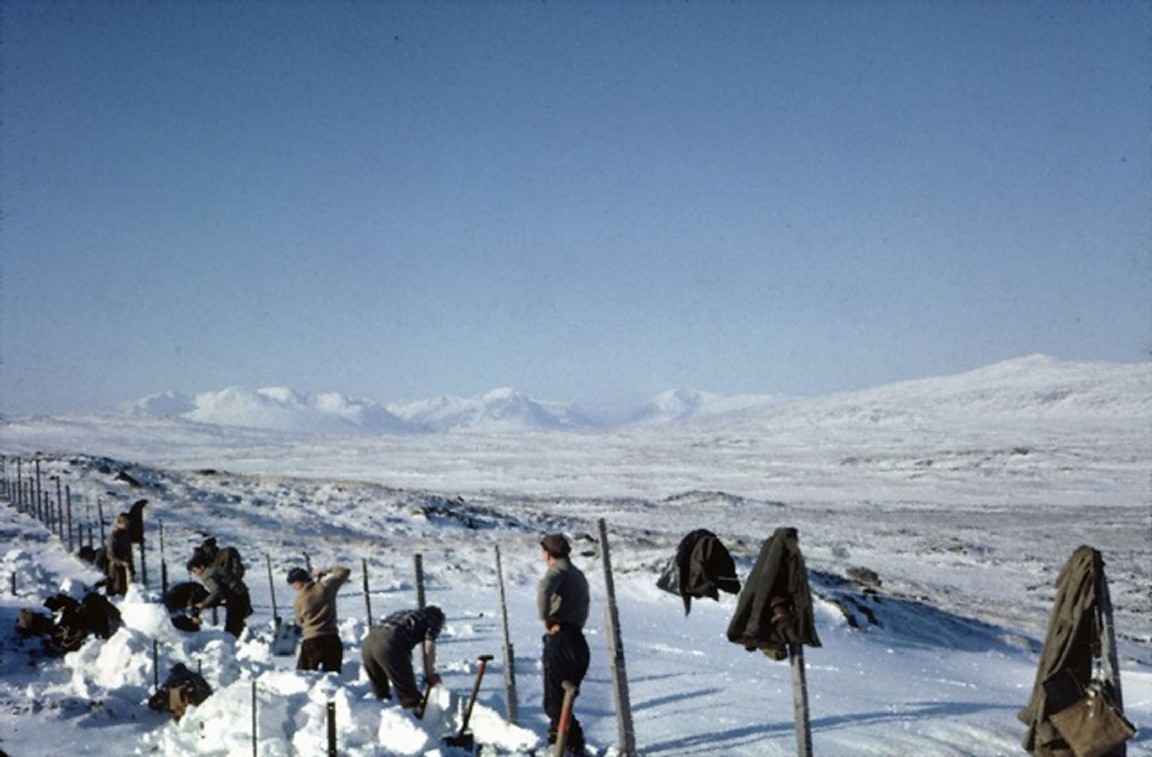 Rannoch Forest � Clearing snow from fences