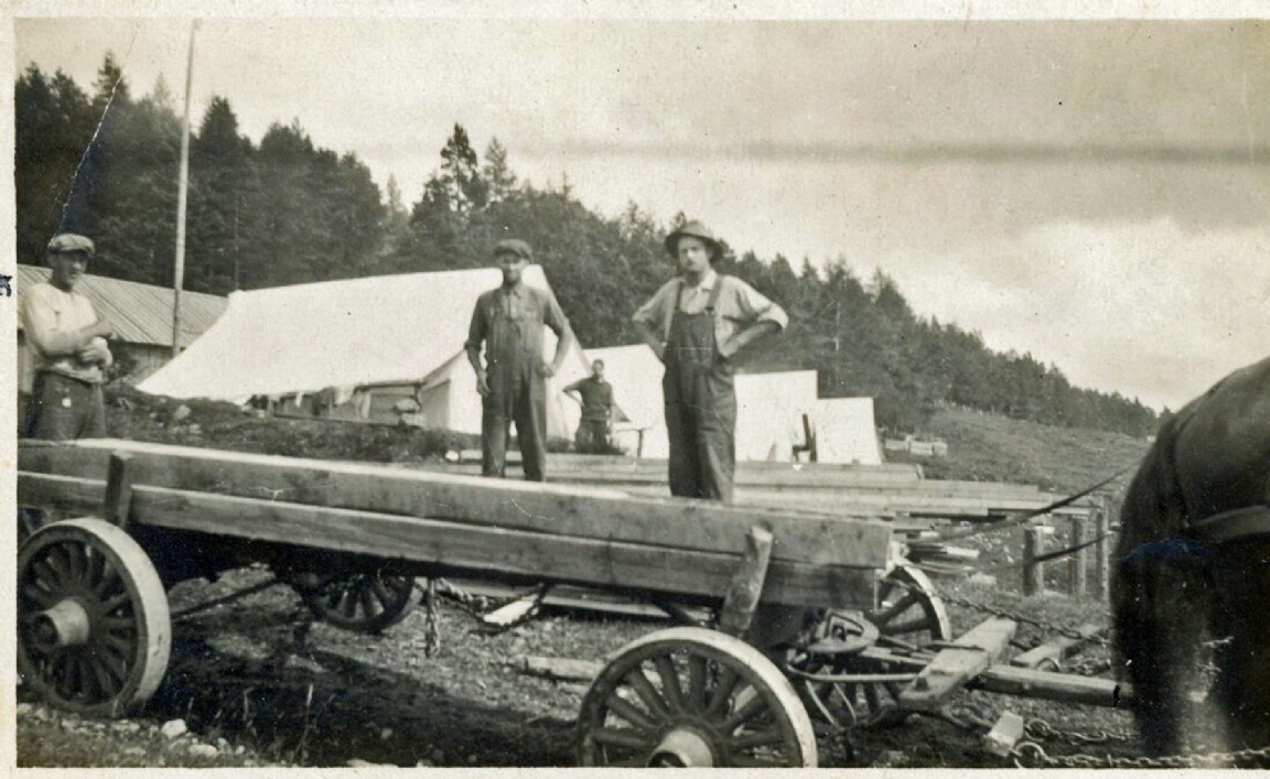New England Sawmillers in Scotland - Sawmill Unit No 3 � constructing base of bunk house