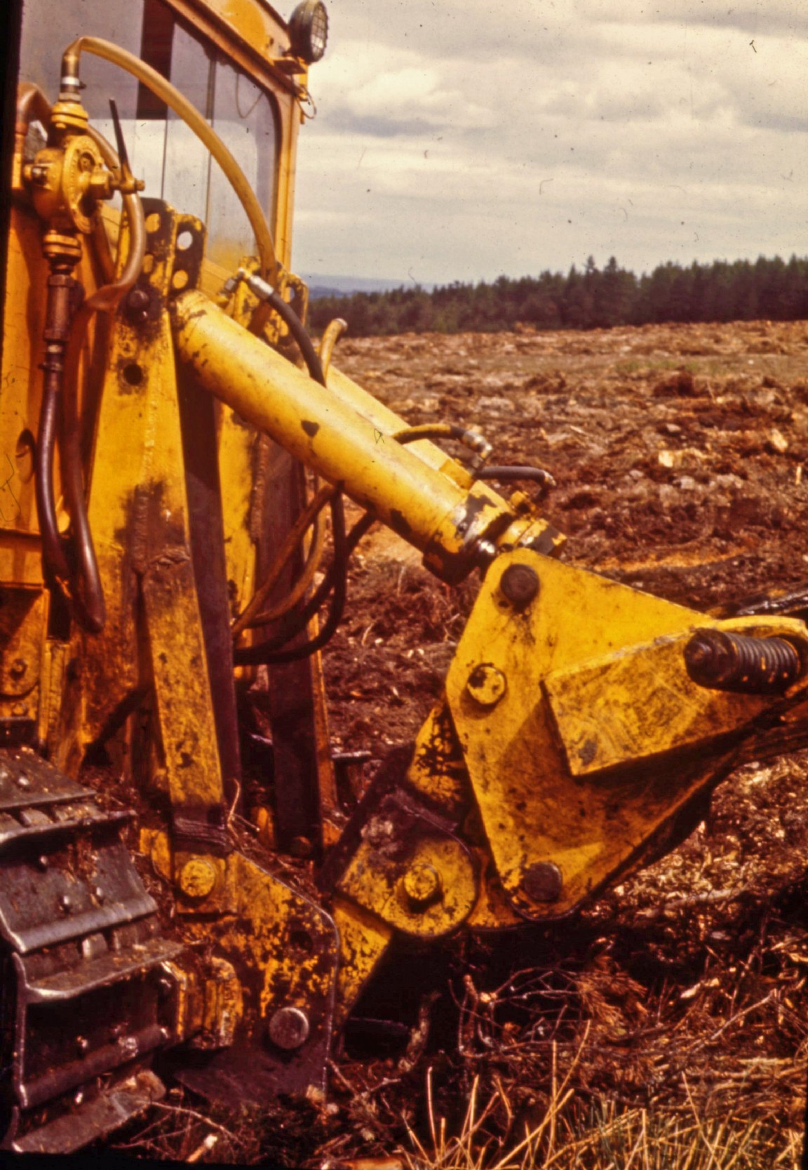 Deep tine plough mounting structure on a Challenger 33