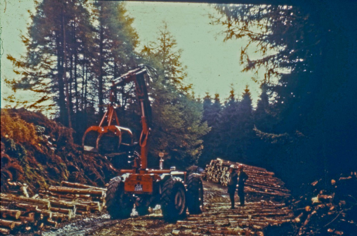 Unknown make of Four Wheel Loader with hydraulic crane
