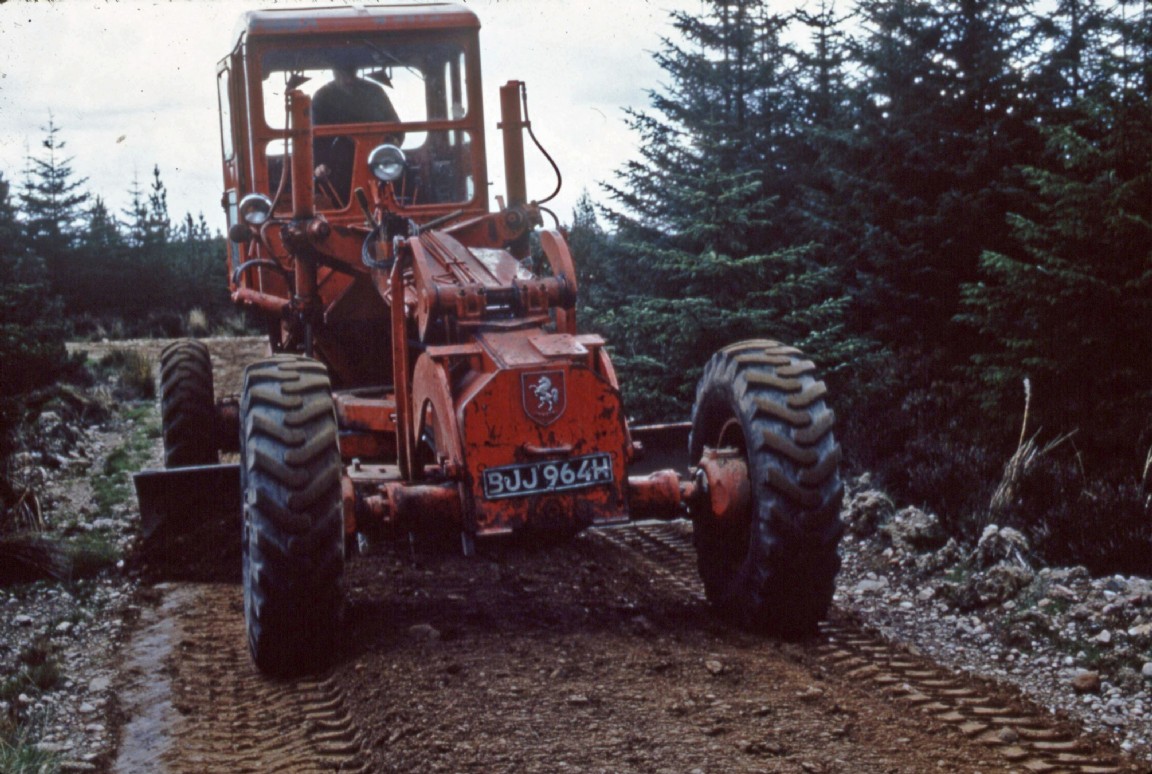 Gravel Road Grader in action � Registration BJJ964H