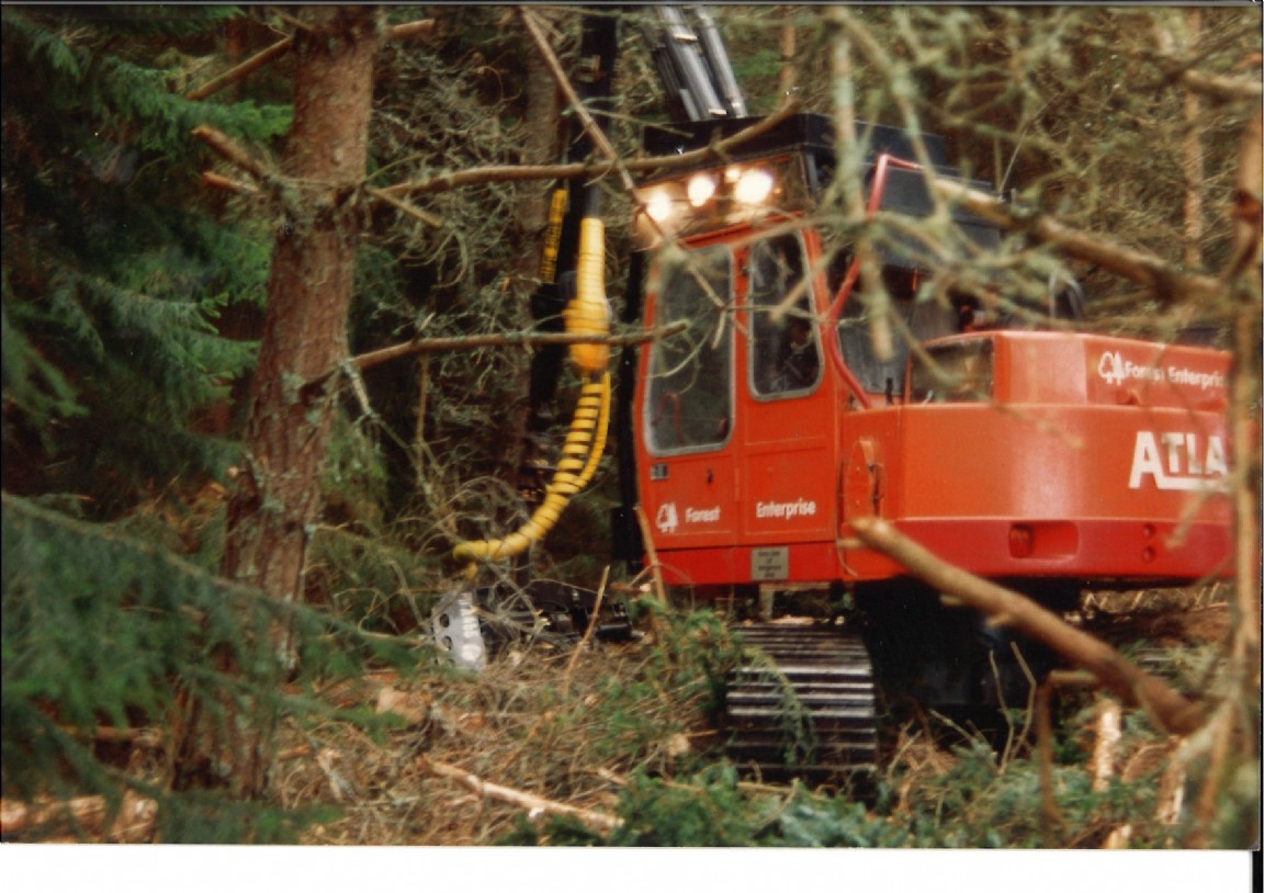Atlas excavator base with Pika harvester head � Inverness FD