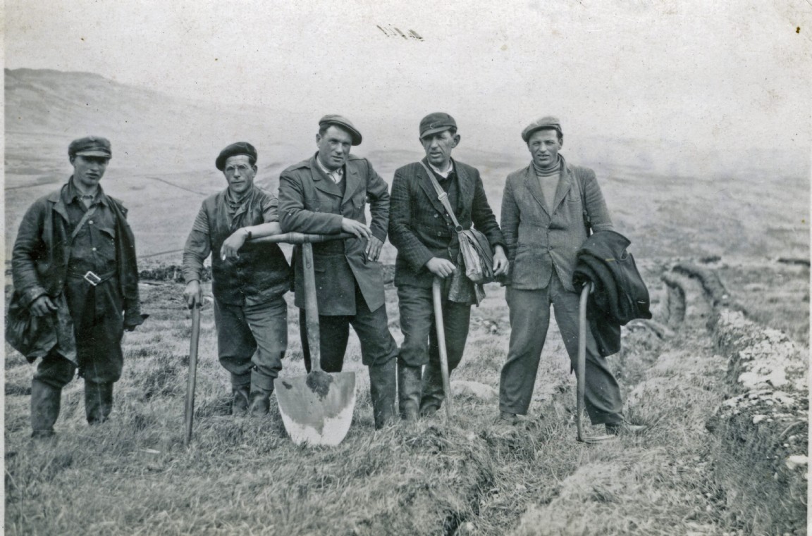 Draining work team at Clatteringhshaws Forest about 1950