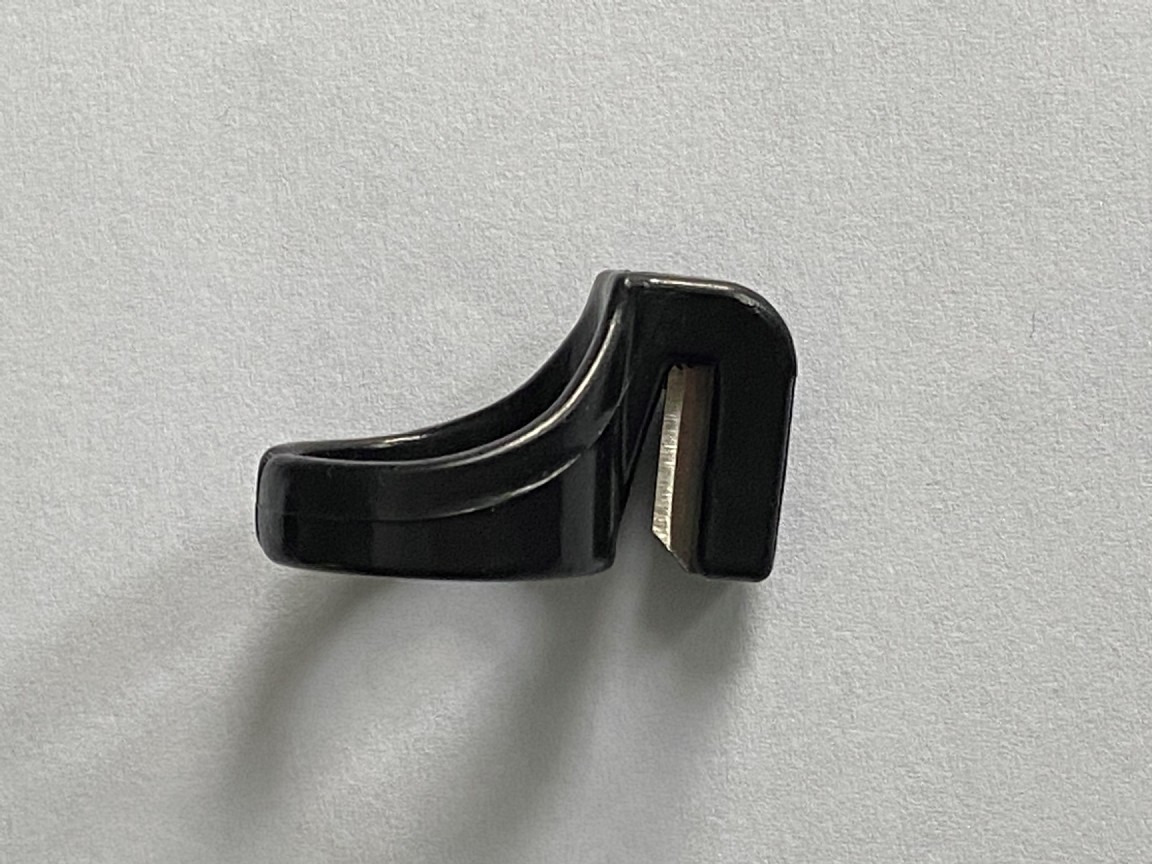Finger ring � string cutter for forest nursery work