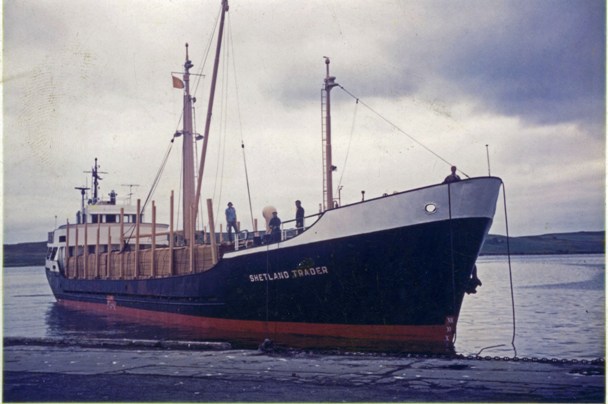 Shipping fencing material to the islands
