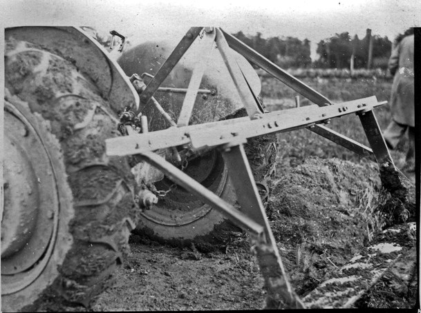 Tullieallan Nursery - Gunn Lifter